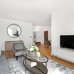 Notting Hill-Opulent Bright Two Bedroom