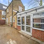 Spacious One Bedroom Flat Free Parking
