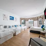 Cozy 2-Bed Group & Family Apartment Near Excel & 02 Arena With Parking & Balcony
