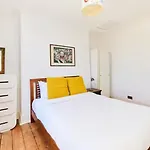 Stylish 3Br Home With Private Patio In Maida Vale