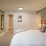 Monarch House - Serviced Apartments - Kensington