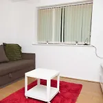 Emerald Apartments A Star Proximity