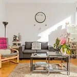 New Listing! 2Br Flat With Patio In Clapham Common