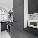 Comfort And Space In Canary Wharf With Easy Access To London Excel, O2 Arena And City Airport