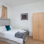Comfort And Space In Canary Wharf With Easy Access To London Excel, O2 Arena And City Airport
