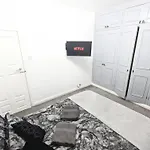 Bromley Serviced Apartments - Beckenham Place Park - London - 2 Bed House - Free Parking - 2 Beds 1 Sofabed