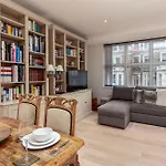 Stylish One Bedroom Oasis, Kensington