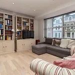 Stylish One Bedroom Oasis, Kensington