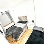 Bromley Serviced Apartments - Beckenham Place Park - London - 2 Bed House - Free Parking - 2 Beds 1 Sofabed