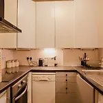 Cosy Maida Vale Flat By Evergreen Suites