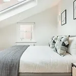 Lillie Road Residence B