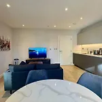 Modern 2 Bedroom Near London Eye