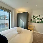 Modern 2 Bedroom Near London Eye