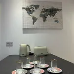Modern 2-Bedroom Flat Near Wembley - 9 Minutes From Park Royal Station
