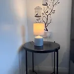Modern Room In A 4 Bedroom Flat In London, Shared Bathroom!