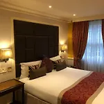 The Leonard Hotel