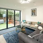 Gorgeous 3Br 2Bath House In O2 Greenwich With Parking
