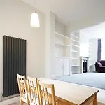 Cosy Earlsfield Pad With Garden