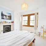 Cosy Earlsfield Pad With Garden
