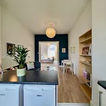 Chic & Modern Flat In London