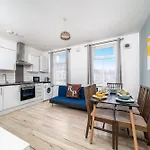 Modern 2 Bed East London Home By Rebby Properties Sleeps 5 Near Canning Town Station