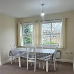 Tranquil Stay In Residential Area Near Everything