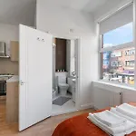 Central & Charming Studio London - 2