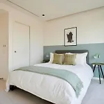 Sonder l Aird House