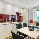 Elegant Ground Floor Apartment With Harrods View And Ac In Knightsbridge