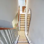 Fabulous Oasis For Unique Experience In Clapham