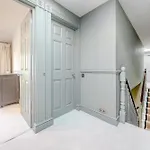 Fabulous Oasis For Unique Experience In Clapham