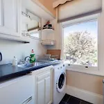 Spacious Ealing Broadway Apartment