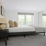 2 Bed Balcony Flat In Fulham