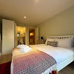 Stylish Flat With Garden In Notting Hill