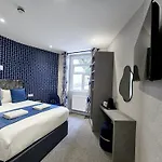 George Hotel