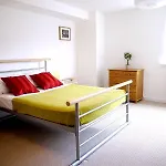 Premier Tower Bridge Apartment