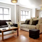 Premier Tower Bridge Apartment