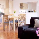 Premier Tower Bridge Apartment
