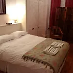 Luxury Holland Park, Sleeps 2, Free S\'Fast Wifi