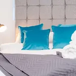 Sutherland Avenue Apartment