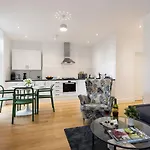 The North End Road Residence