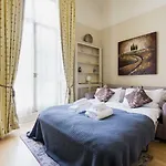 Charming Victoria Home Close To Buckingham Palace By Underthedoormat
