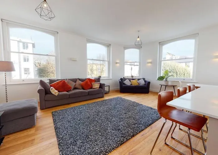 Superb 3 Bed Flat Camden 5 min walktube Station