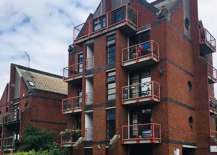 One-Bedroom Rotherhithe/Bermondsey Flat, Central London, Uk
