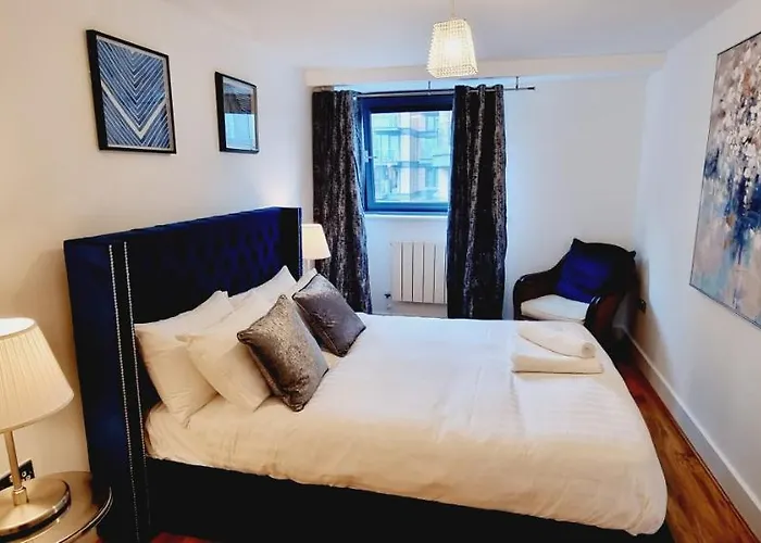 Waterside Apartment Canary Wharf