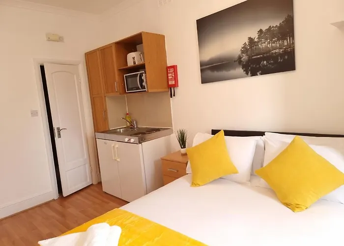 F17-Bright 3Rd Flr Studio For 2 Near Paddington
