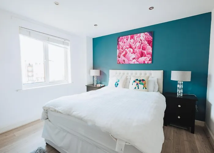 Beautiful Central Family Apartment For 6