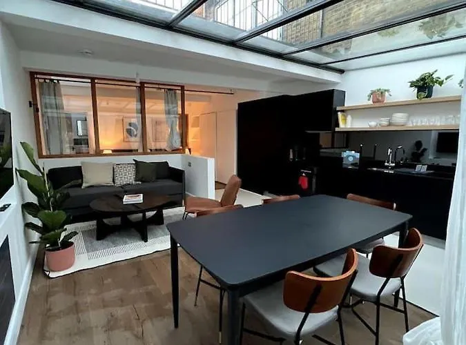 Design Led 1 Bed In Cosmopolitan Queens Park