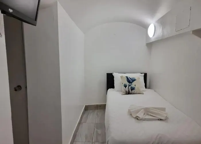 F24- Basement Single Studio Near Paddington
