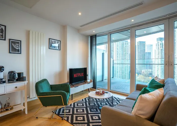Canary Wharf Luxury Flat W/ View & Terrace